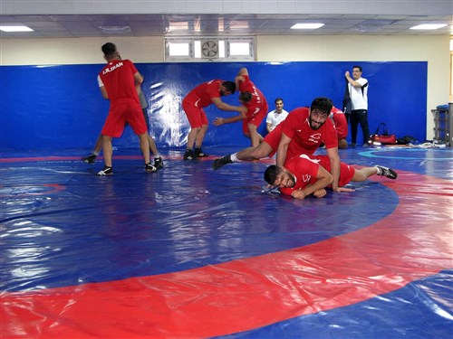 نخستین تمرین تیم ملی کشتی آزاد در عراق (گزارش تصویری)